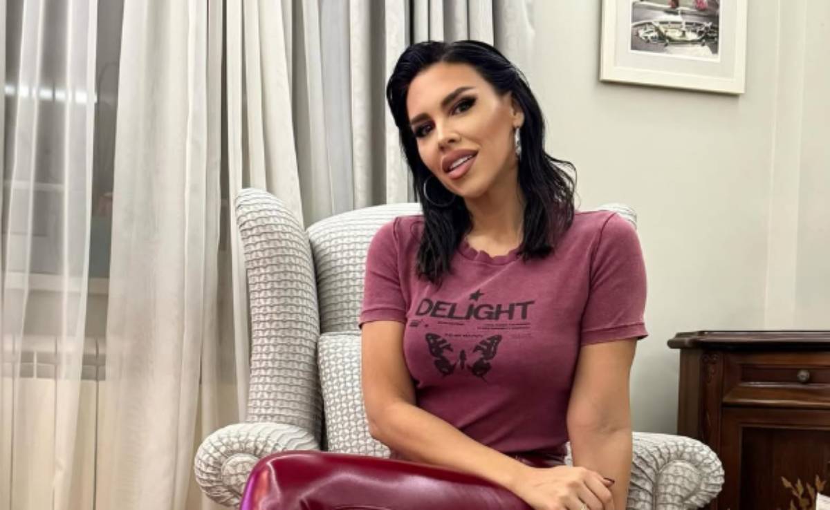  Kaju Ostojić i njenog supruga udario automobil: Vozač je uhapšen, poznato u kakvom je stanju pjevačica 