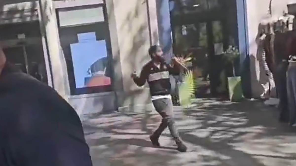  Muškarac vikao "Allahu Akbar" i ranio četiri osobe, pa ubijen 