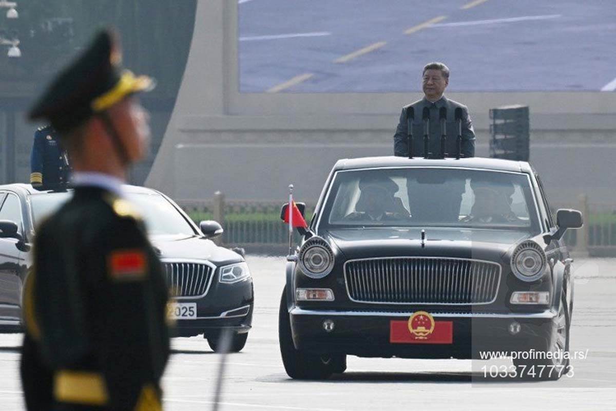  Si Đinping se vozio automobilom otpornim na metke i hemijsko oružje 