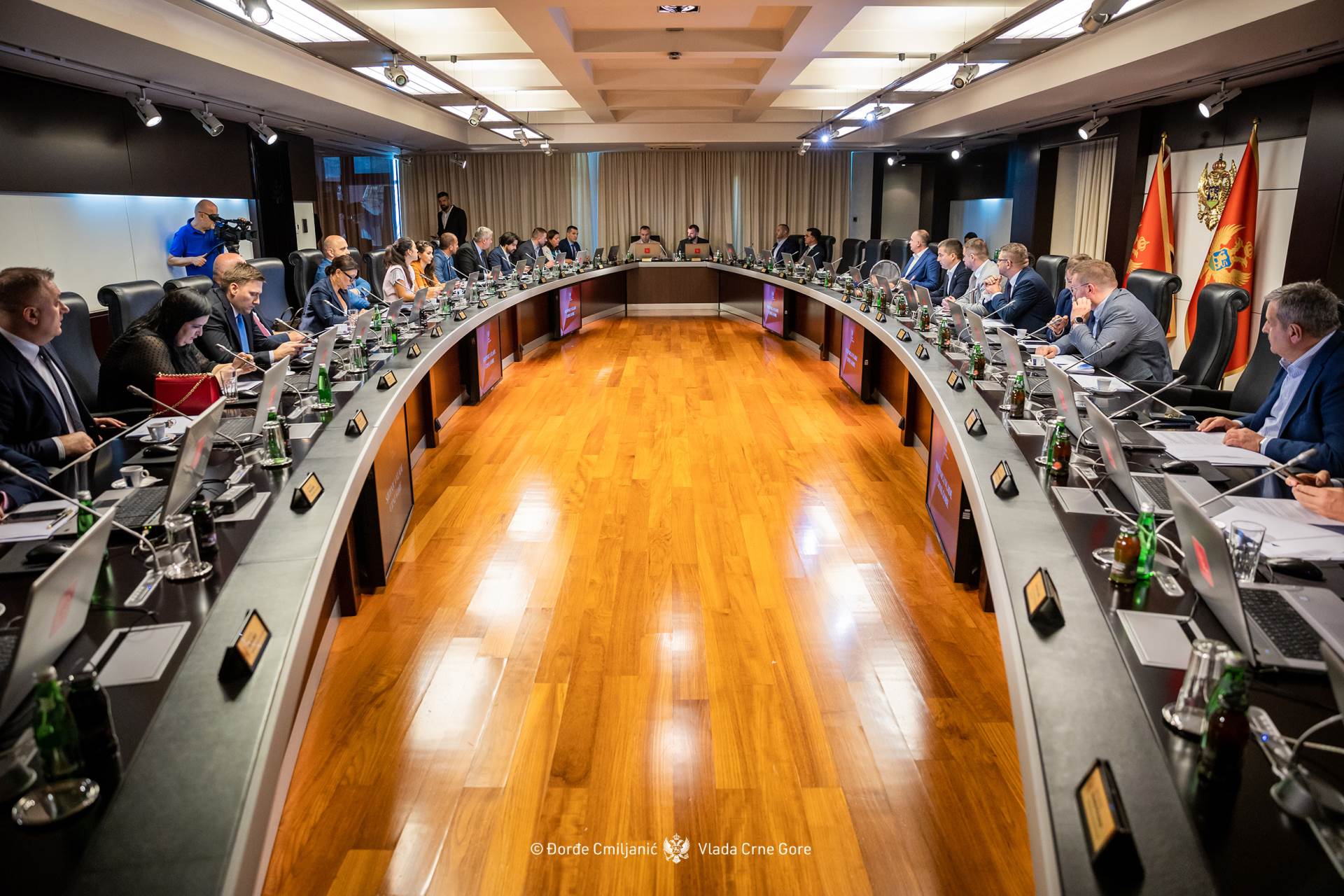 Vlada je utvrdila izmjene i dopune Nacrta zakona o izmjenama i dopunama Zakona o informacijama o strancima Vlada je utvrdila izmjene i dopune Nacrta zakona o izmjenama i dopunama Zakona o informacijama o strancima