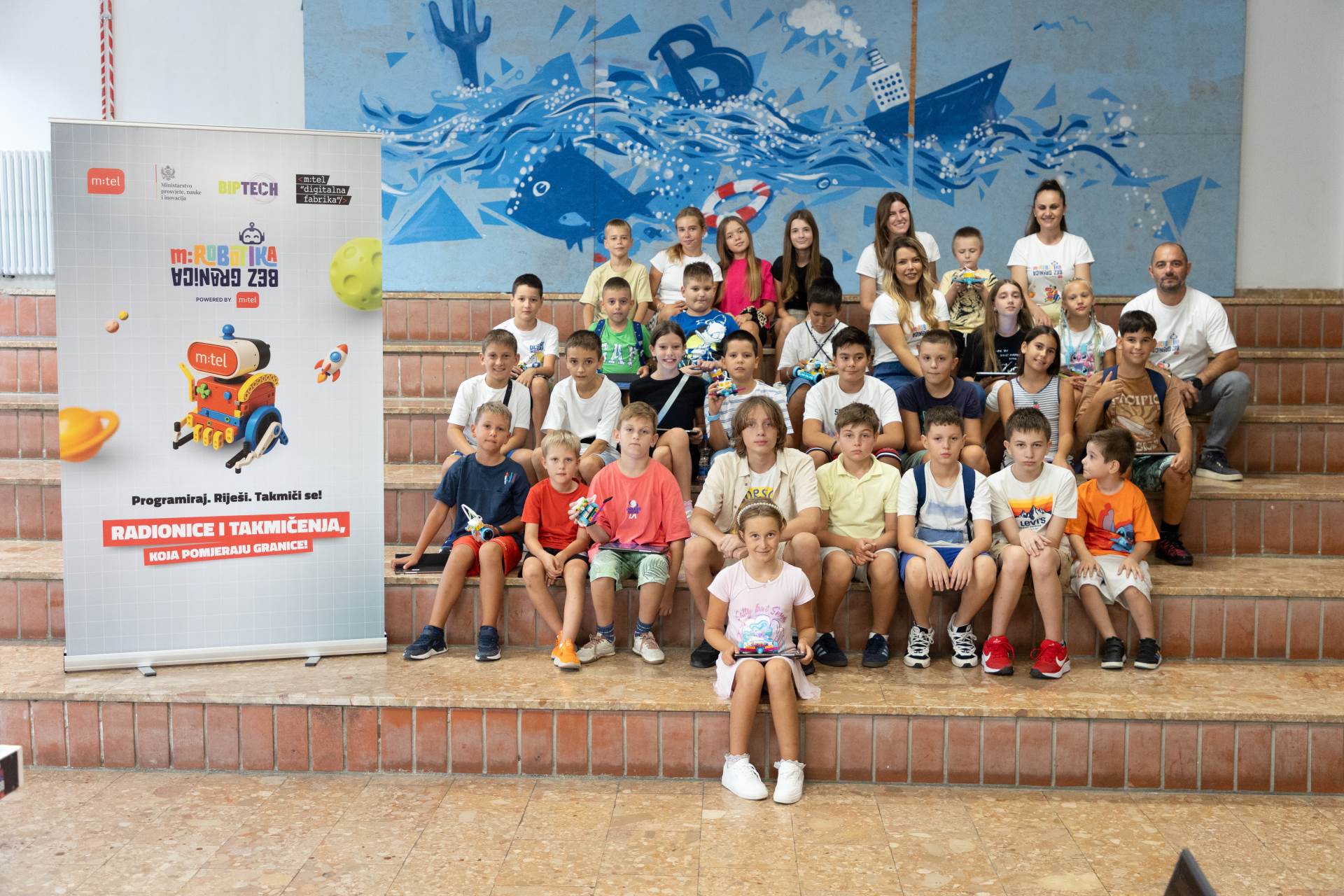  MTEL oduševio osnovce u Baru i Tivtu 