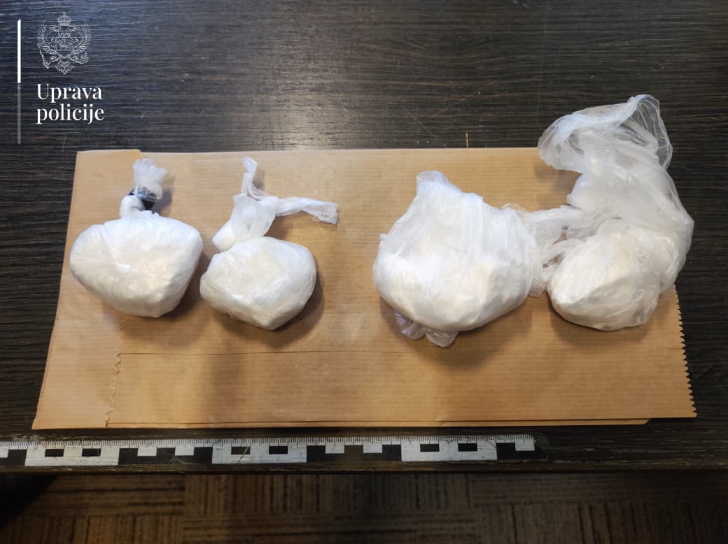  Uhapšen Podgoričanin, pronađeno preko 130 grama kokaina namijenjenog uličnoj prodaji 