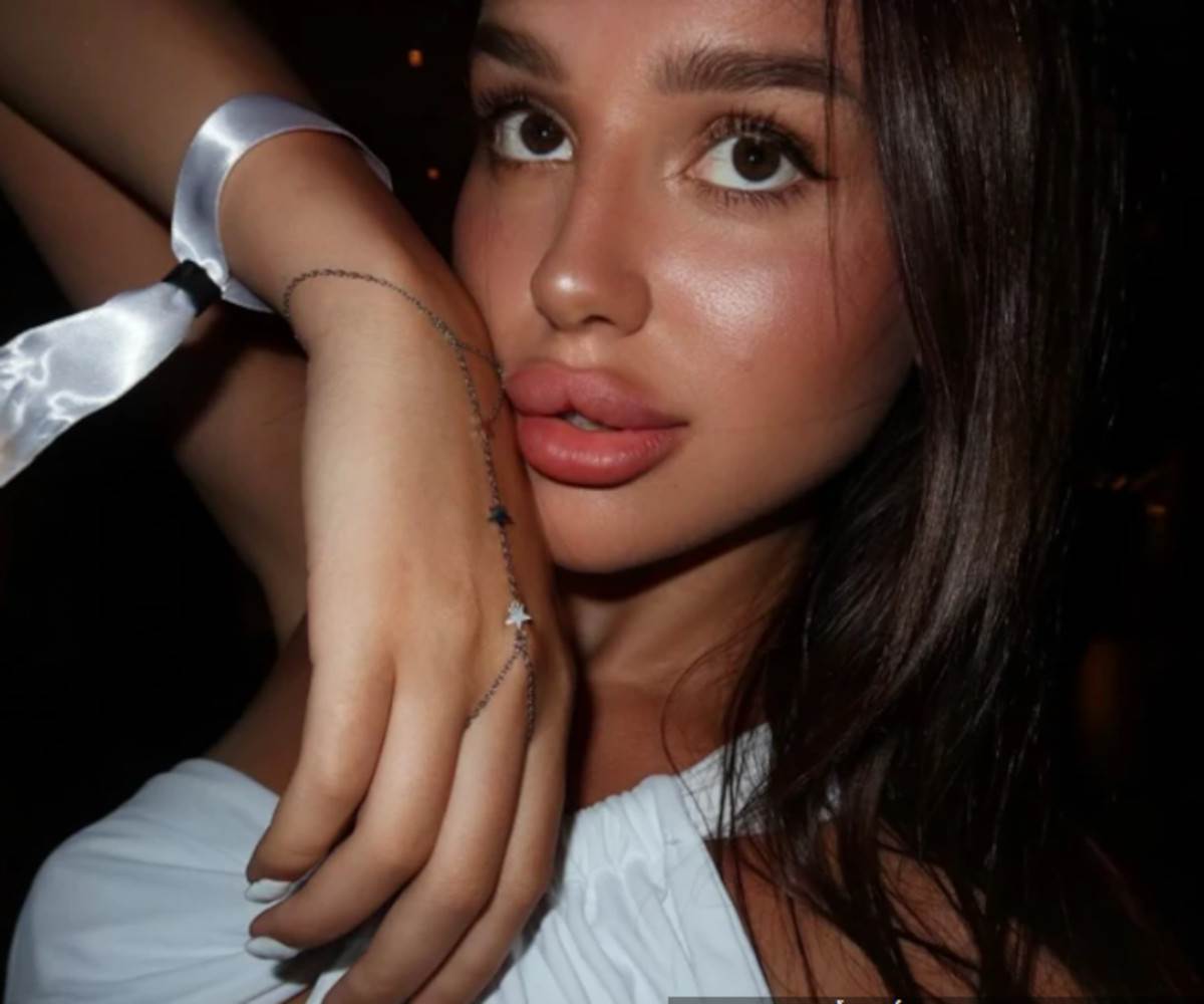  Mlađa ćerka Zdravka Čolića zavodi u Turskoj provokativnom izdanju: Hana Ikodinović oduševljena izgle 