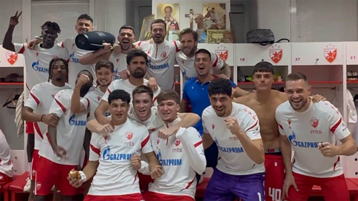  Grmi Ceca, Radonjić poveo slavlje: Ovako je izgledala svlačionica Zvezde posle pobjede u derbiju 