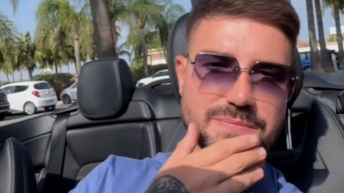  Muzičar pobijesnio na mrežama, objavio prepisku s pjevačem 