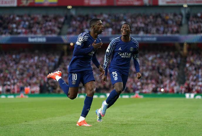  USMAN DEMBELE OSVOJIO ZLATNU LOPTU: Zvijezda Pari Sen Žermena najbolji igrač planete! Jamal dobio utješnu nagradu...
 