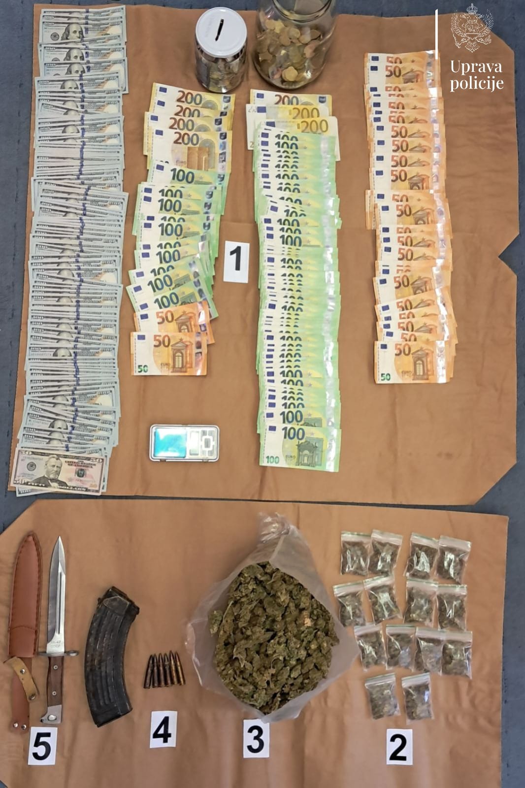  Jedna osoba uhapšena, za drugom se traga: Oduzet novac, oružje, municija, droga i rasvijetljene krađe  