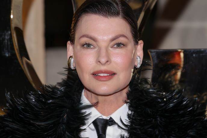  Godinama je krila lice zbog neuspelih plastičnih operacija 