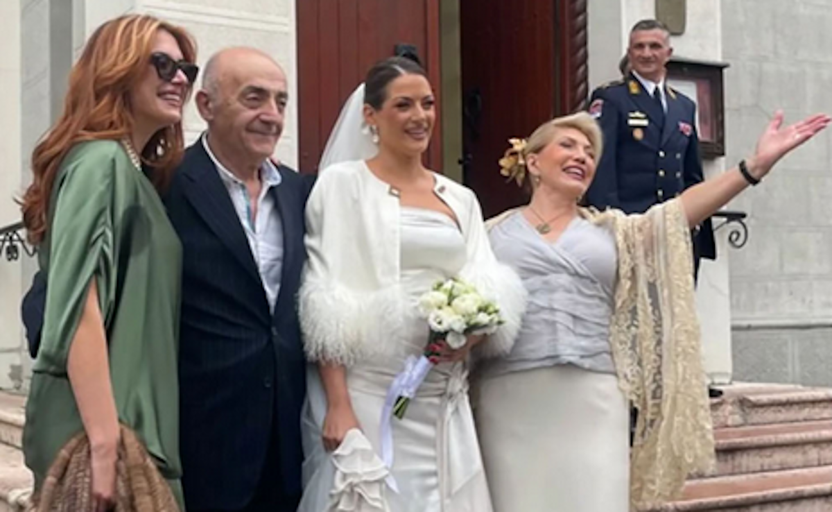  Suzana Mančić plakala zbog ćerke koja se nedavno udala 