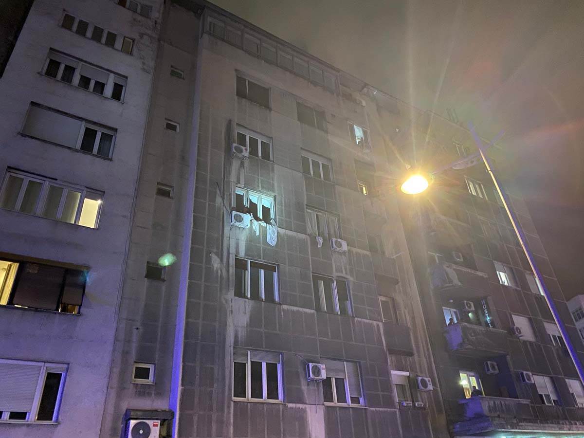  Snažna eksplozija u centru Beograda: Detonacija u stanu, oštećeno više parkiranih vozila 