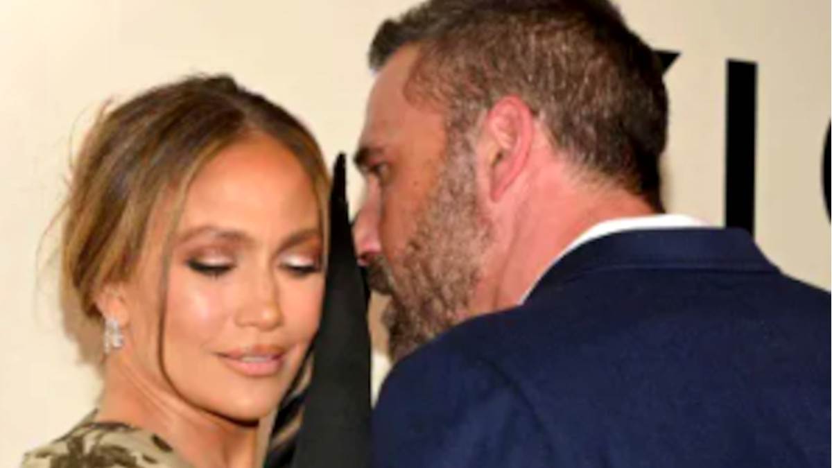  Džej Lo blista, on se crveni kao "bulka": Prvi put zajedno na crvenom tepihu od razvoda, Benova ruka 