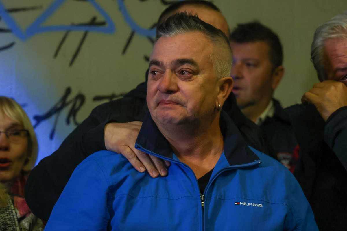  Halidov sin i harmonikaš zagrljeni liju reku suza 