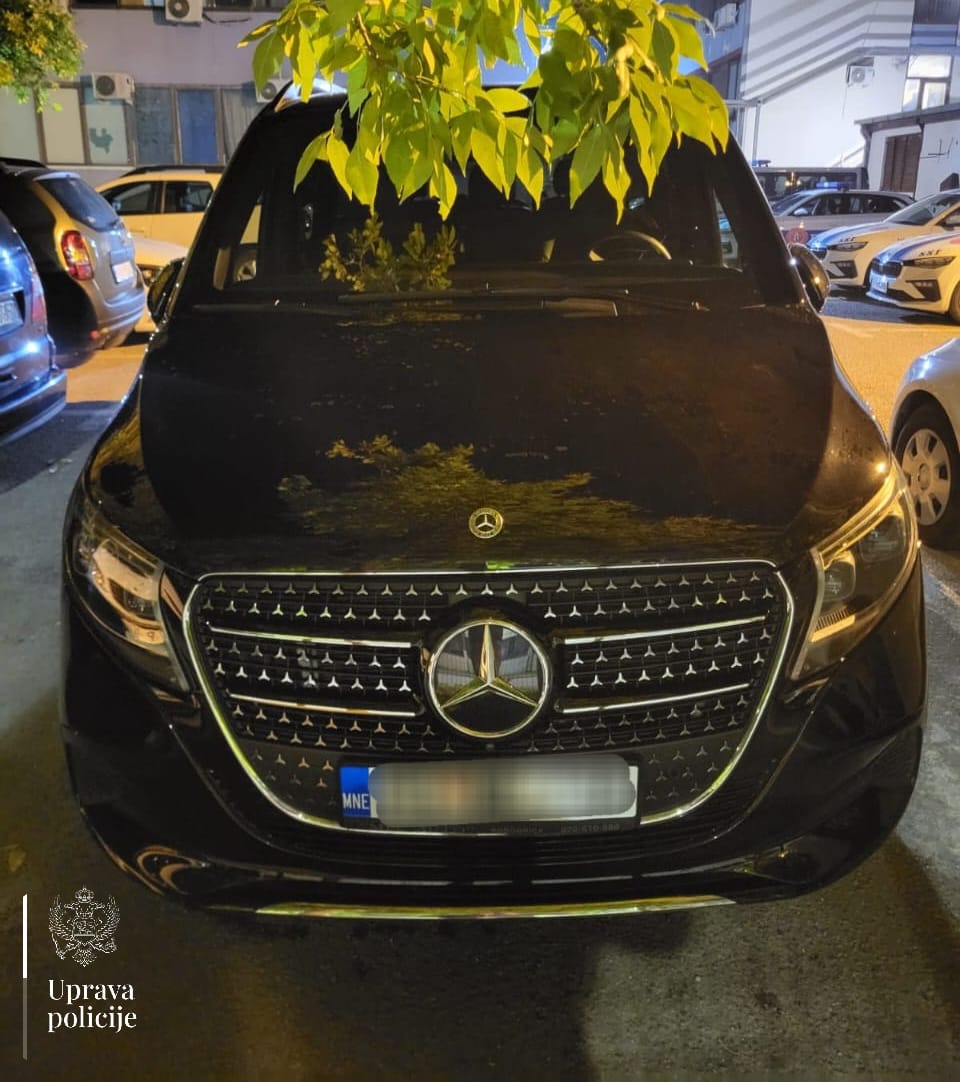  Granična policija u Budvi oduzela Mercedes koji potražuje Njemačka 