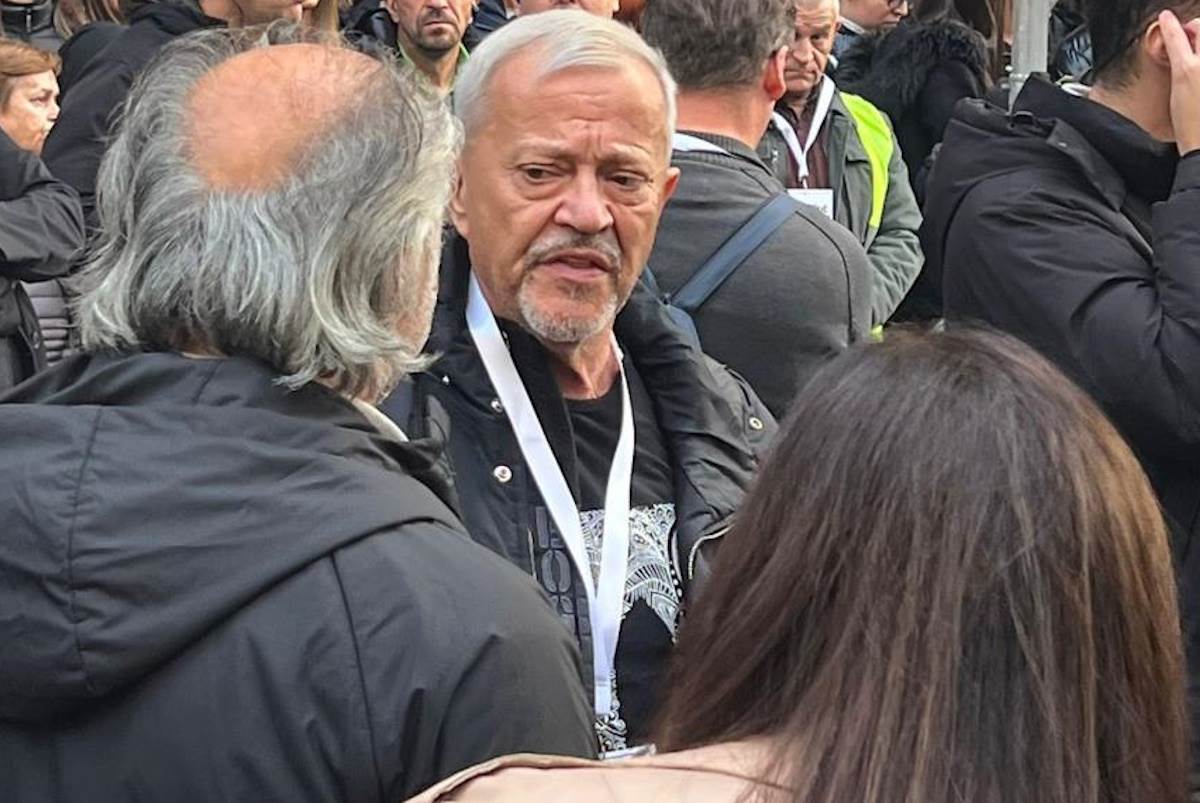  Na skupu u čast Halida Bešlića danas se u Sarajevu okupilo više od 30.000 ljudi 