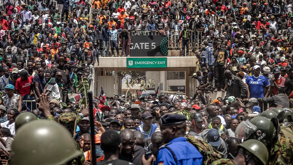  Stampedo na sahrani bivšeg premijera: Hiljade ljudi se okupilo, broje se povrijeđeni u Keniji 
