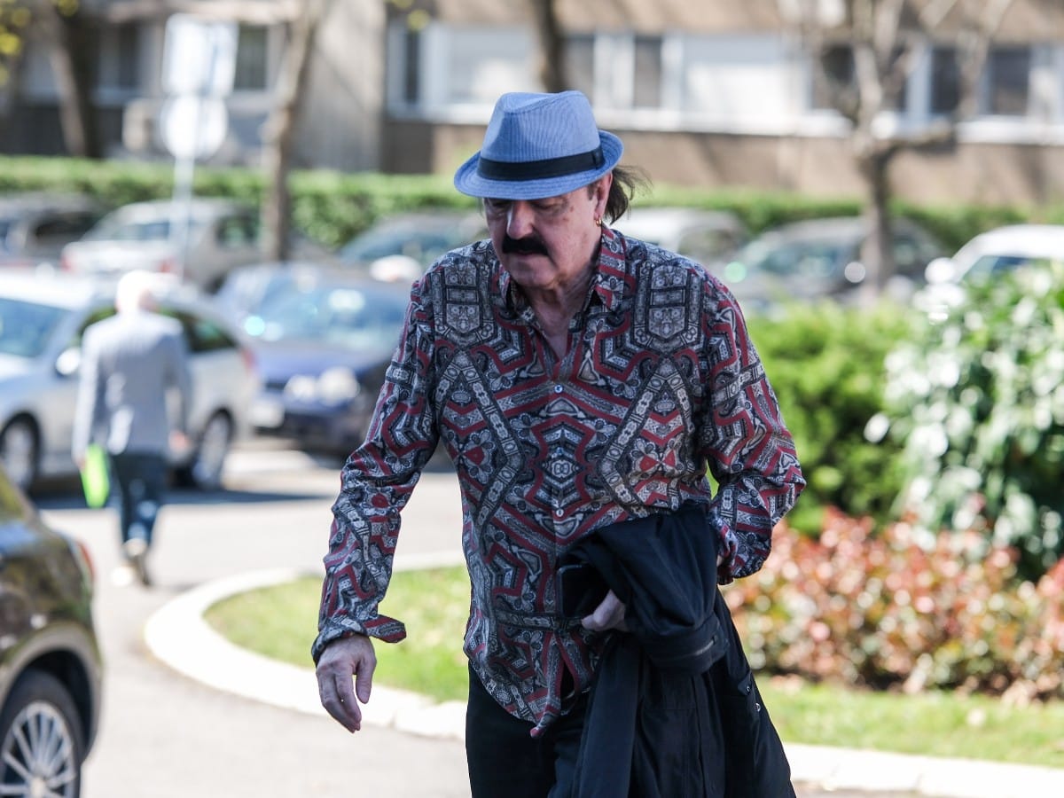  "On je ženskaroš, ljuta sam na njega":46 godina mlađa pjevačica se viđala sa Harisom Džinovićem, izn 