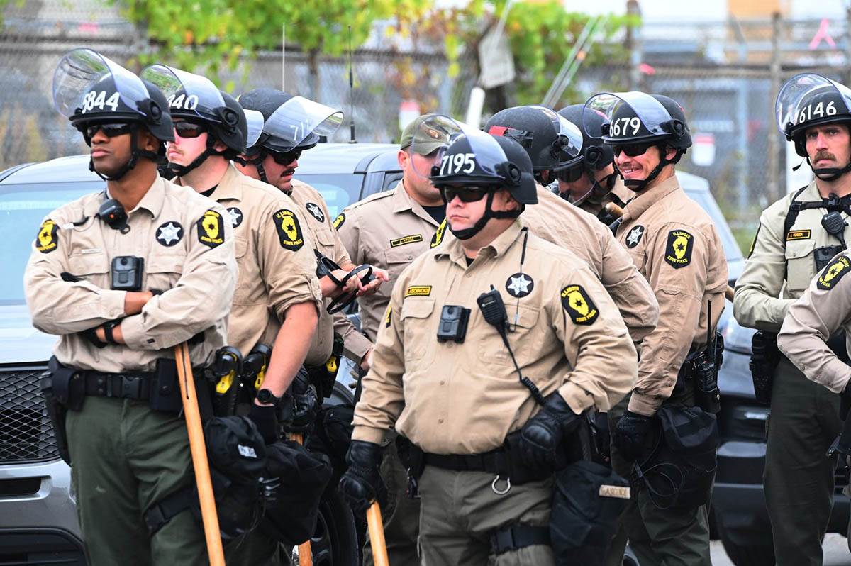  Napadač pucao na federalne agente tokom imigracione akcije, u bekstvu je crni džip ( Video ) 