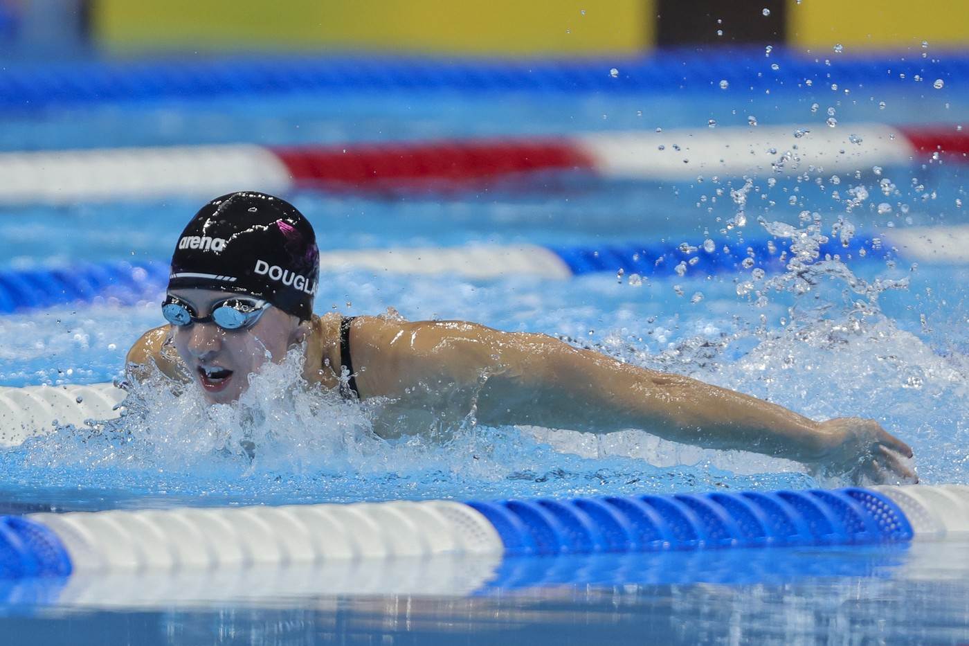  Ona je nova kraljica bazena: Kejt Daglas piše istoriju 