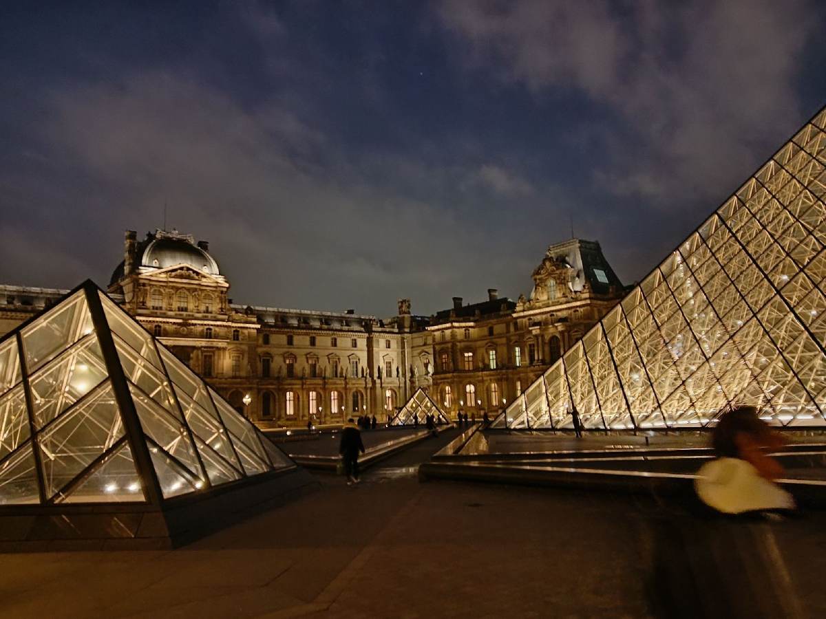  Objavljen novi snimak koji prikazuje trenutak bijega pljačkaša iz Luvra 