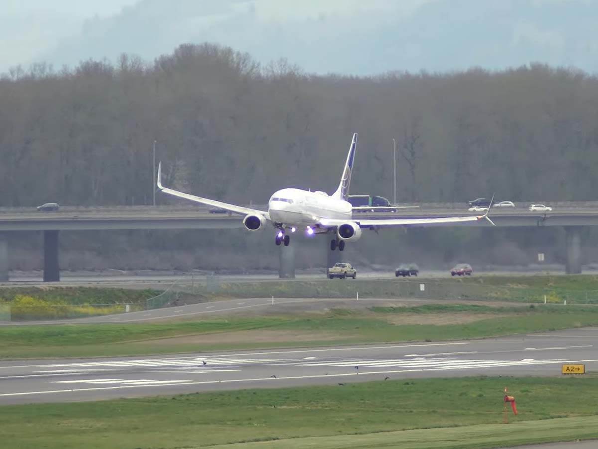  Nešto iz svemira pogodilo putnički avion iznad Jute?  