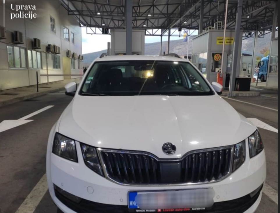  Granična policija oduzela dva automobila 