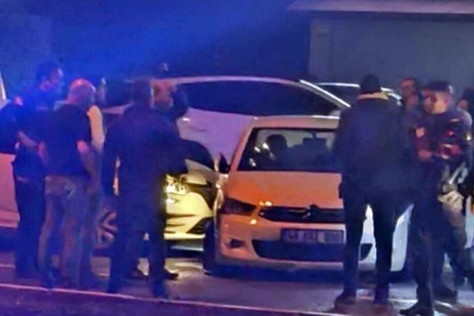  ZATVORSKI BJEGUNAC PUCAO NAREDNIKU U GLAVU SA METAR, PA JOŠ JEDNOM DOK JE BIO NA ZEMLJI Krvavi pir z 