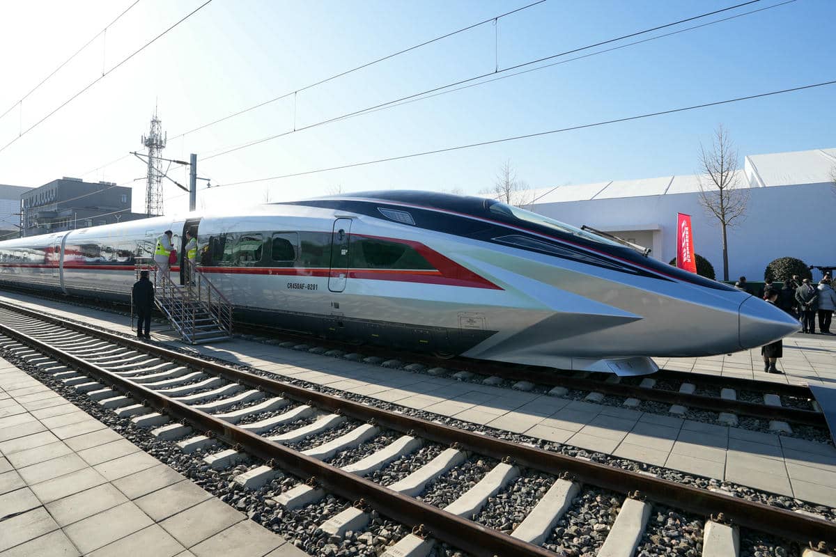  Kinezi uspješno testirali najbrži voz na šinama: Nije maglev, ali juri 453 km/sat 