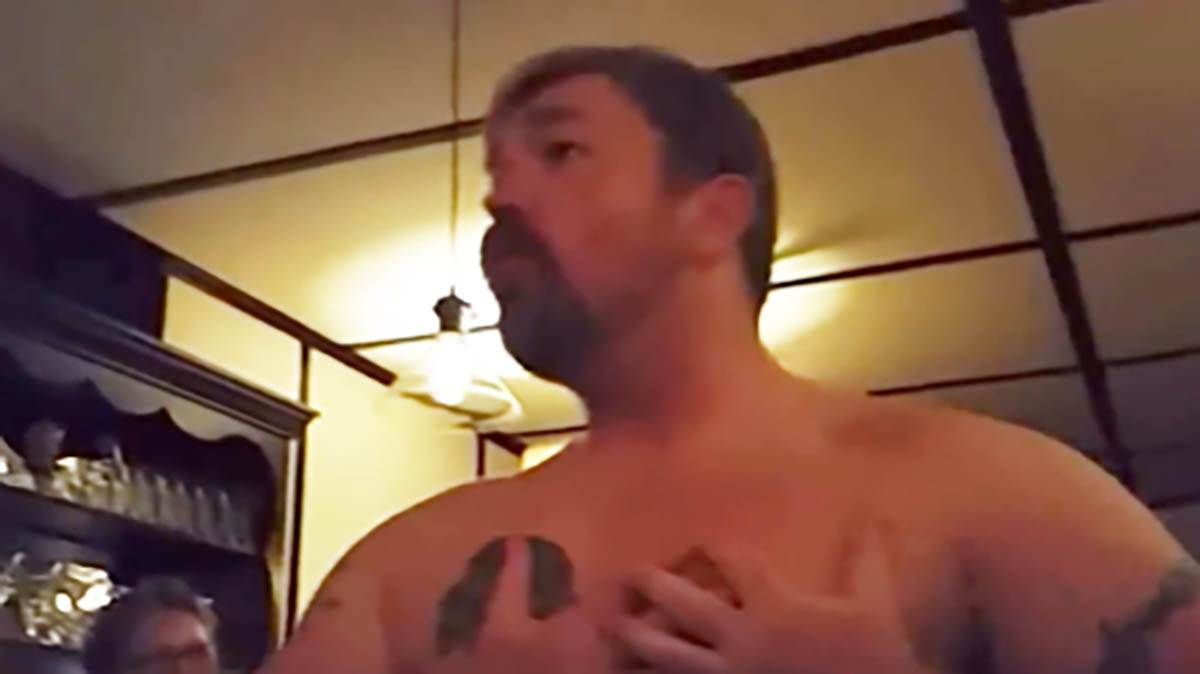  Političar istetovirao nacistički simbol u Hrvatskoj: Zaplesao u donjem vešu i pokazao tetovažu, skan 