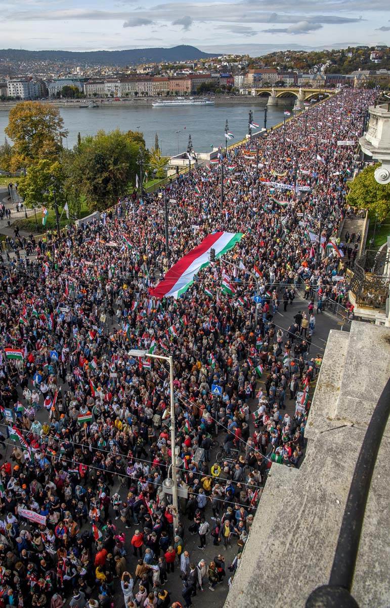  Mađarska na nogama, Orban predvodi veliki protest u Budimpešti  