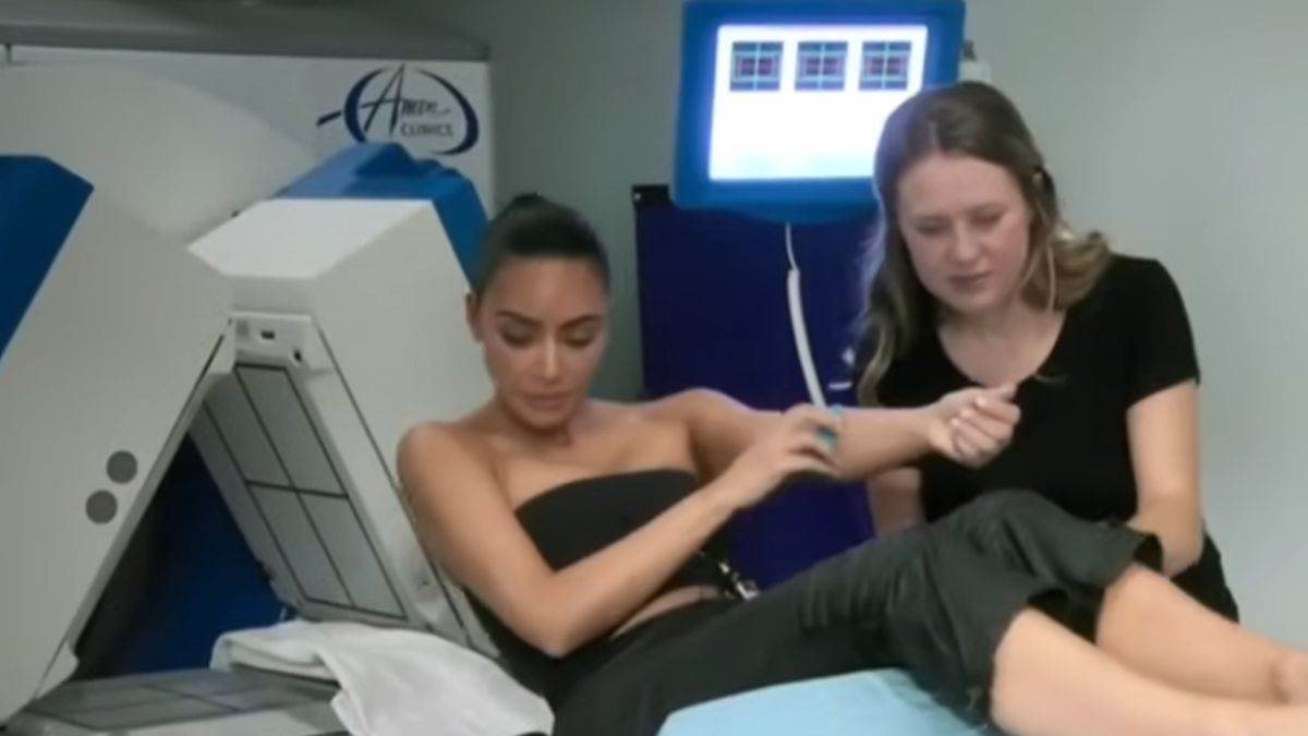  Kim Kardašijan ima aneurizmu mozga: Preživjeli kažu da je ovo najjači bol u životu, a prvi simptom j 