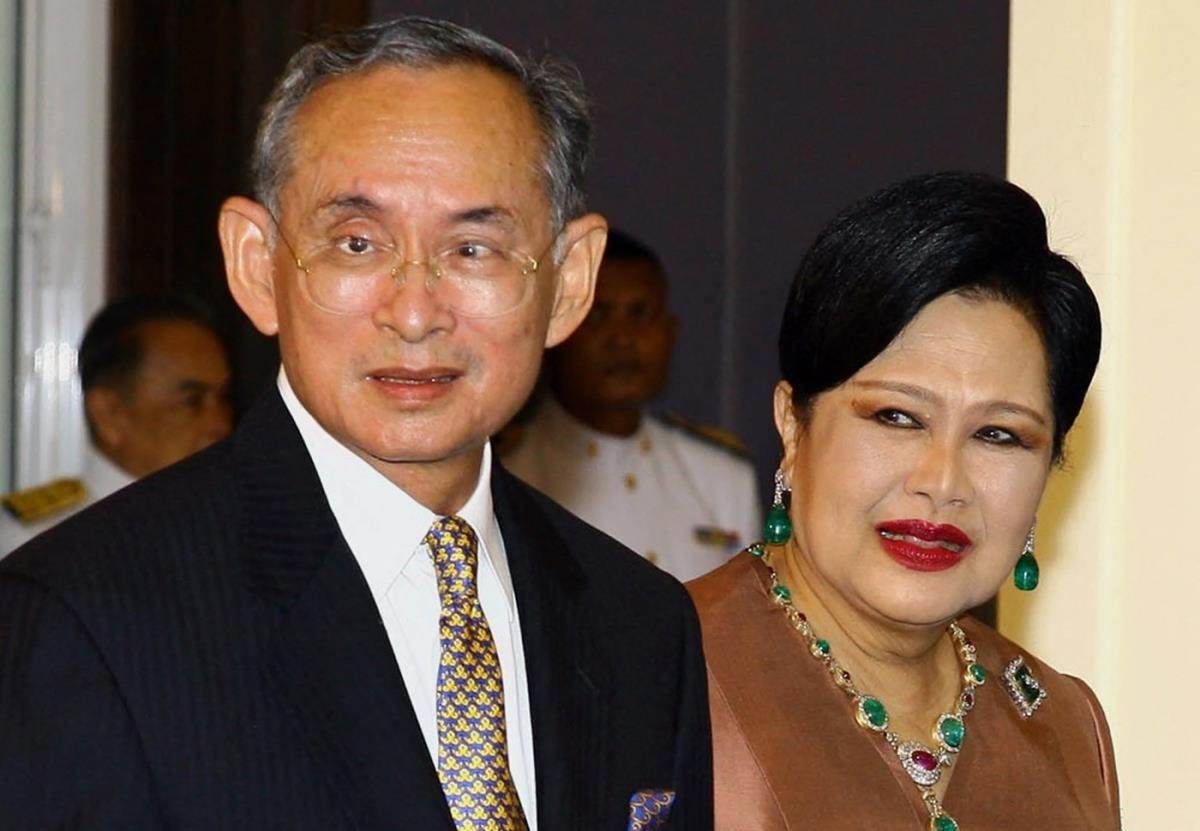  Majka Tajlanda i njen sin 