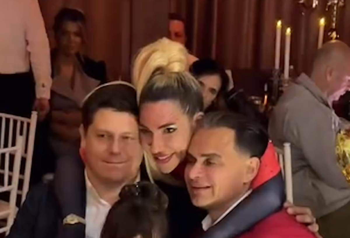  "Izgleda kao da su Voja i Dragan par": Hit slika s rođendana Jovane Jeremić osvanula na mrežama, pog 