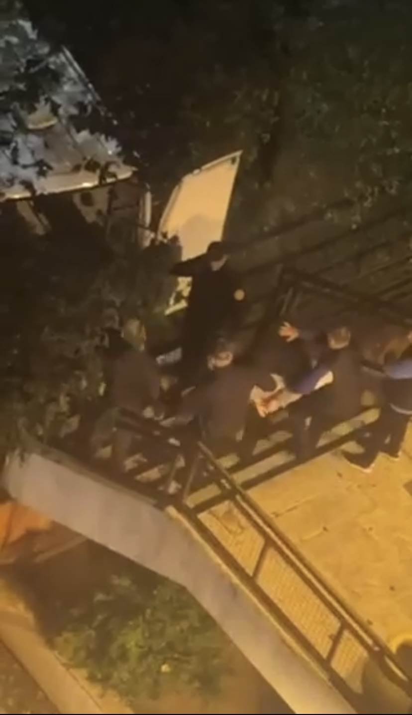  Haos ispred Zabjelske Vektre! Građani se okupili ispred kazina u kojem su se zatvorili turski državl 