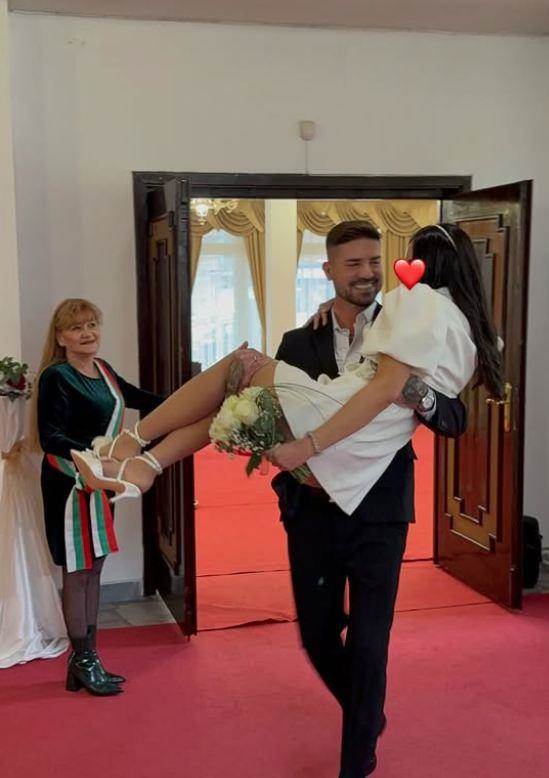  Poznato čime se bavi supruga MC Stojana: Šuškalo se da se oženio zbog papira, isplivali detalji vjen 