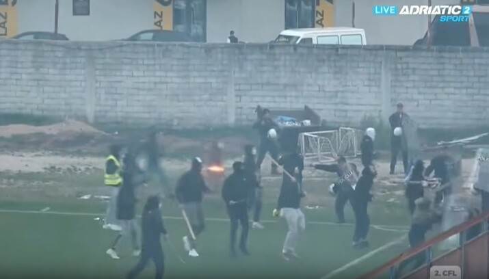  Zbog nasilničkog ponašanja na utakmici u Nikšiću procesuirane 22 osobe: Jedna uhapšena, ostale kažnjene novčano
 