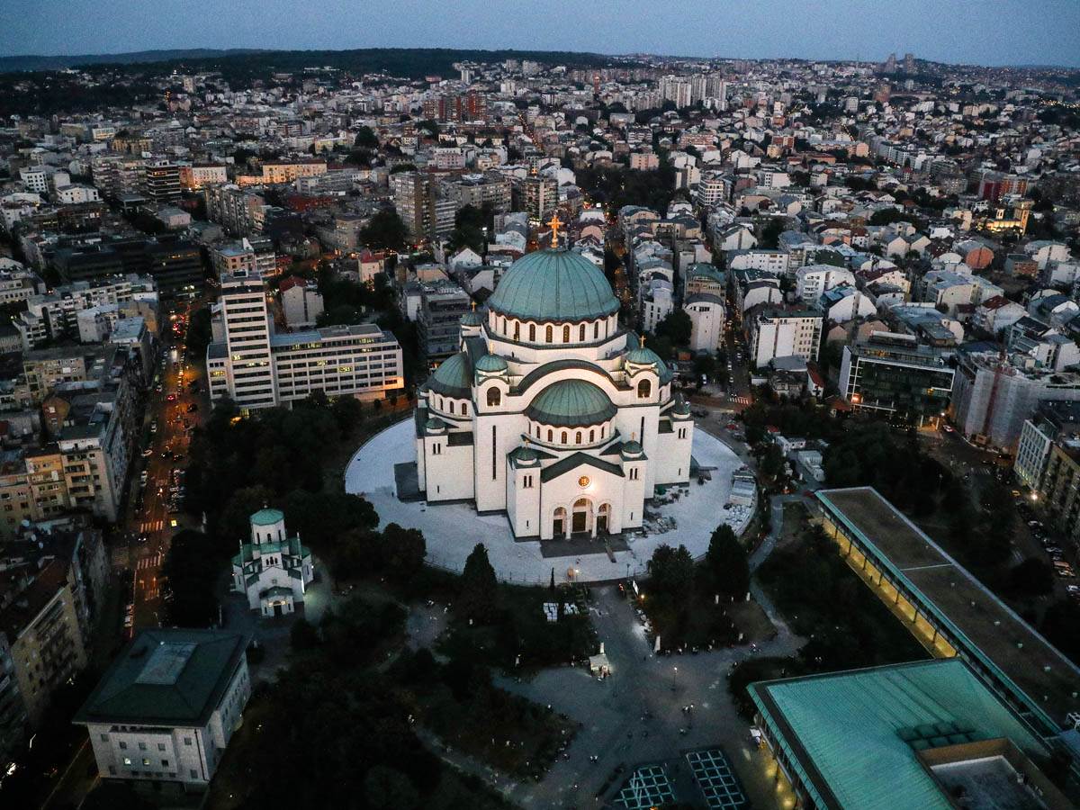  Dan žalosti u Srbiji: Godišnjica tragedije u Novom Sadu, predsjednik Vučić prisustvovao službi u Hramu Svetog Save 