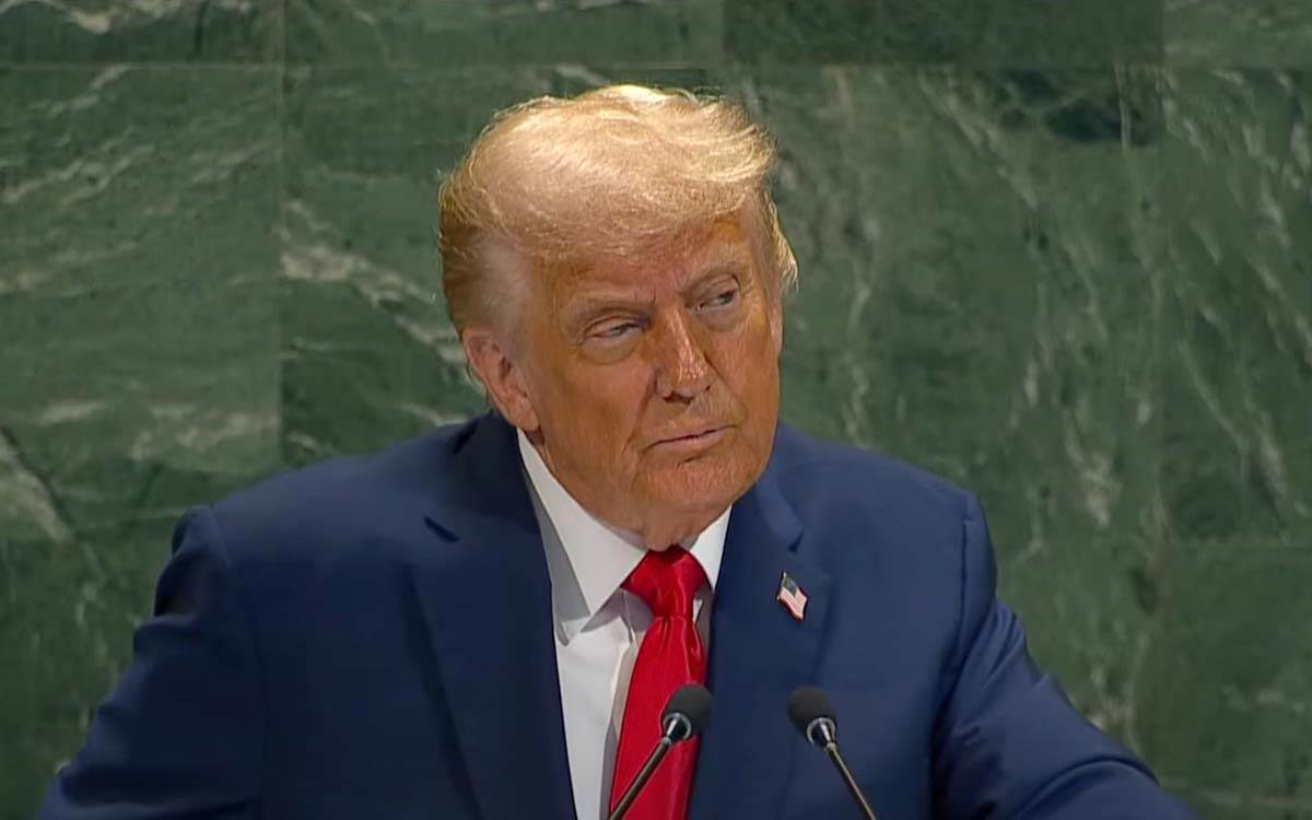  Tramp nemilosrdno gazi medijske neprijetelje 