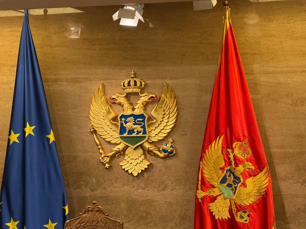 Poslanici danas o imenovanju člana Senata Republike Srbije i učešću vojnika na NATO obuci za Ukrajinu Info Poslanici danas o imenovanju člana Senata Republike Srbije i učešću vojnika na NATO obuci za Ukrajinu Info