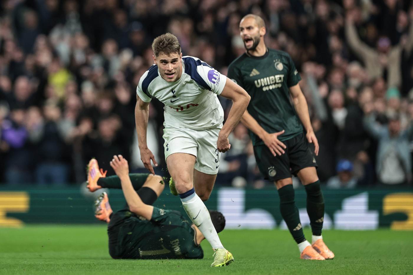  Gol sezone Lige šampiona ostaviće vas bez teksta: Miki opet preletio cijeli teren, ovo ni na igrici  