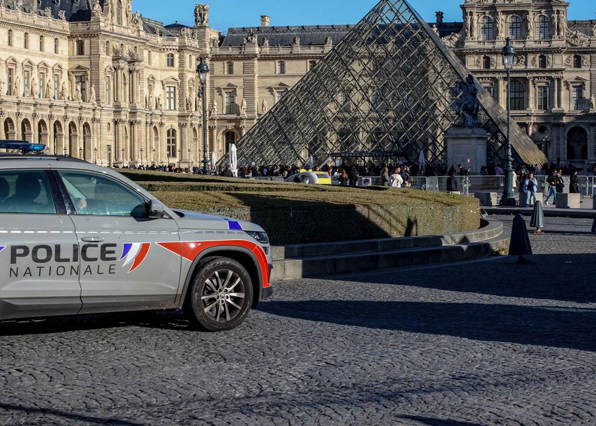  Luvr potjerao maler za malerom: Nakon filmske pljačke, čuveni muzej zadesila još jedna nevolja 