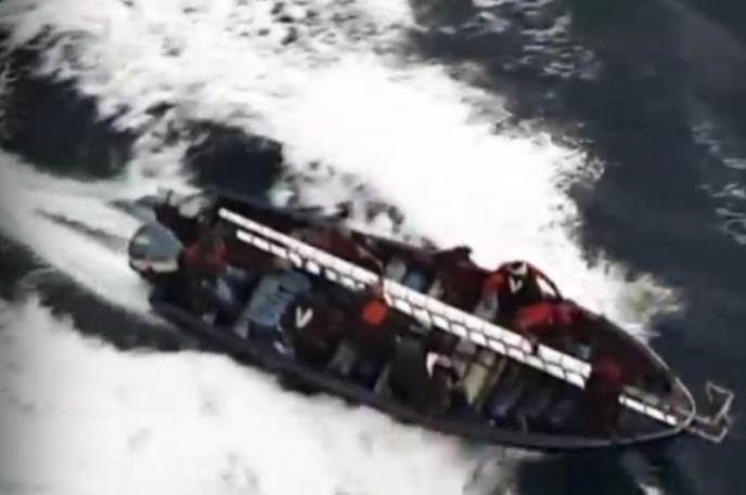  NAPADNUT BROD KOD OBALE SOMALIJE! Pirati naoružani mitraljezima i raketnim bacačima uletjeli na tanker 