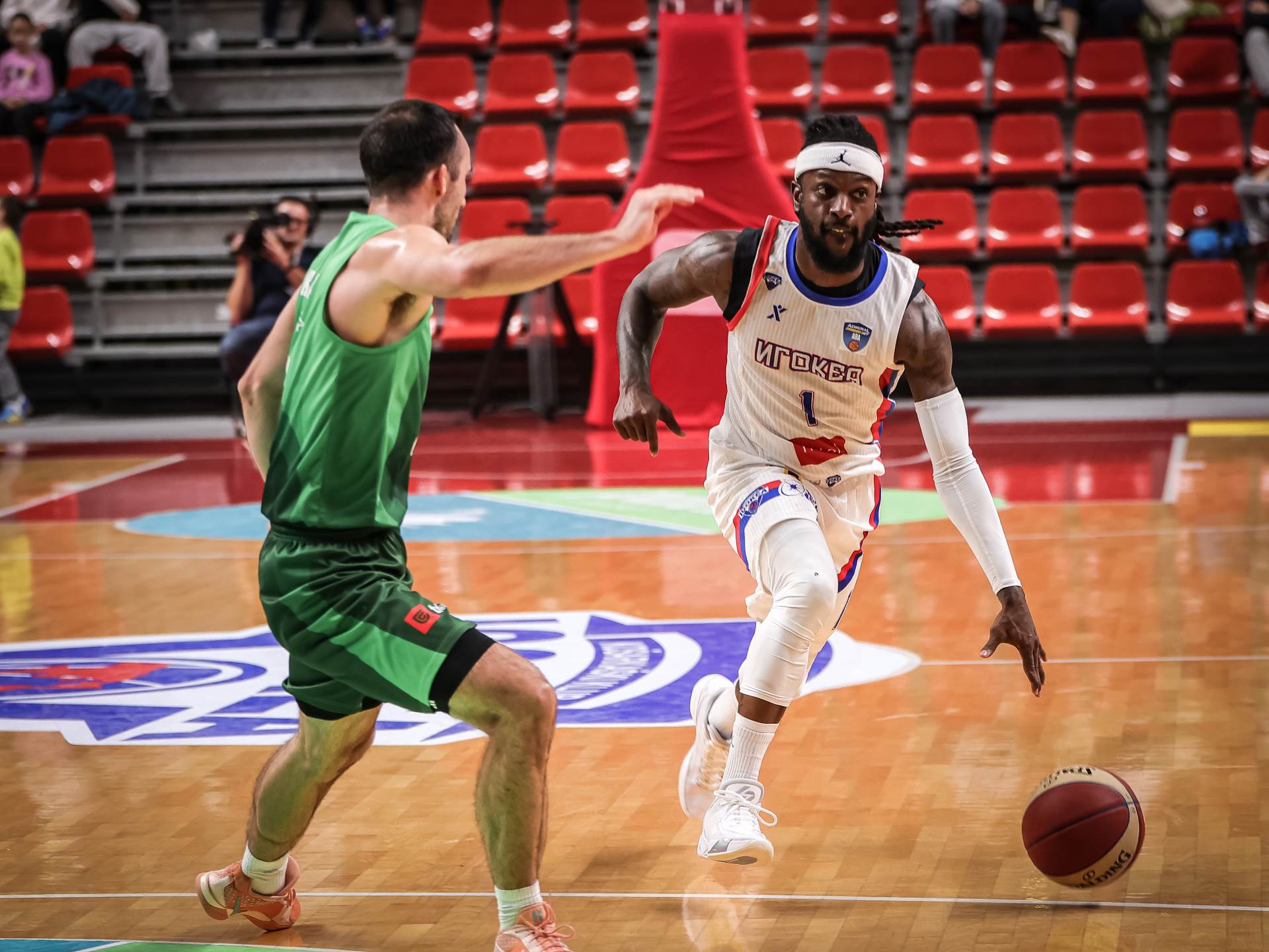  Teška povreda pleja Igokee: Džekvan Luis ostao da leži na parketu, saigrači ga iznijeli sa terena 