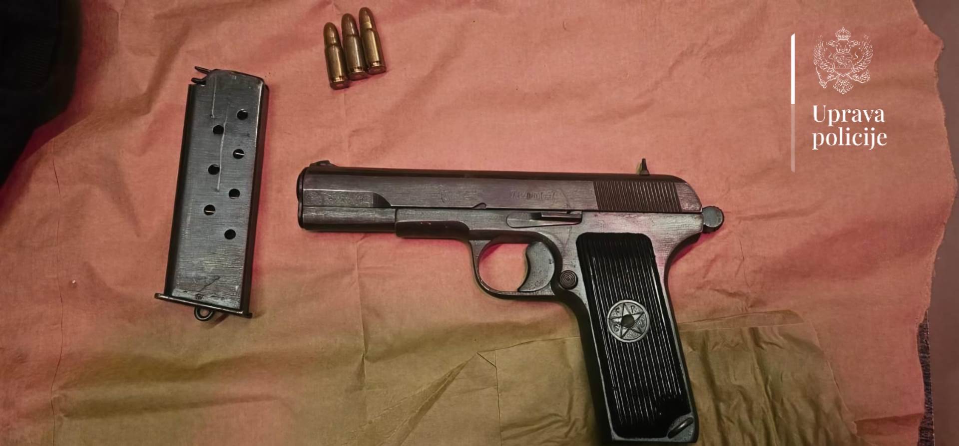  Uhapšeno lice kod kojeg je pronađen pištolj sa municijom dok je sjedio u lokalu u Podgorici 