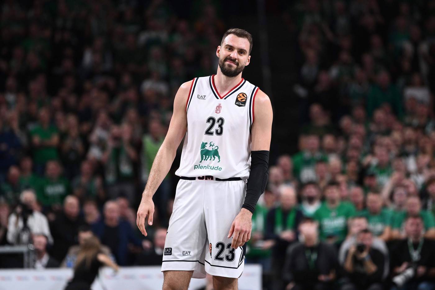  Potpuni haos u Milanu: Ne igra Gudurić, Mesina nije na klupi 