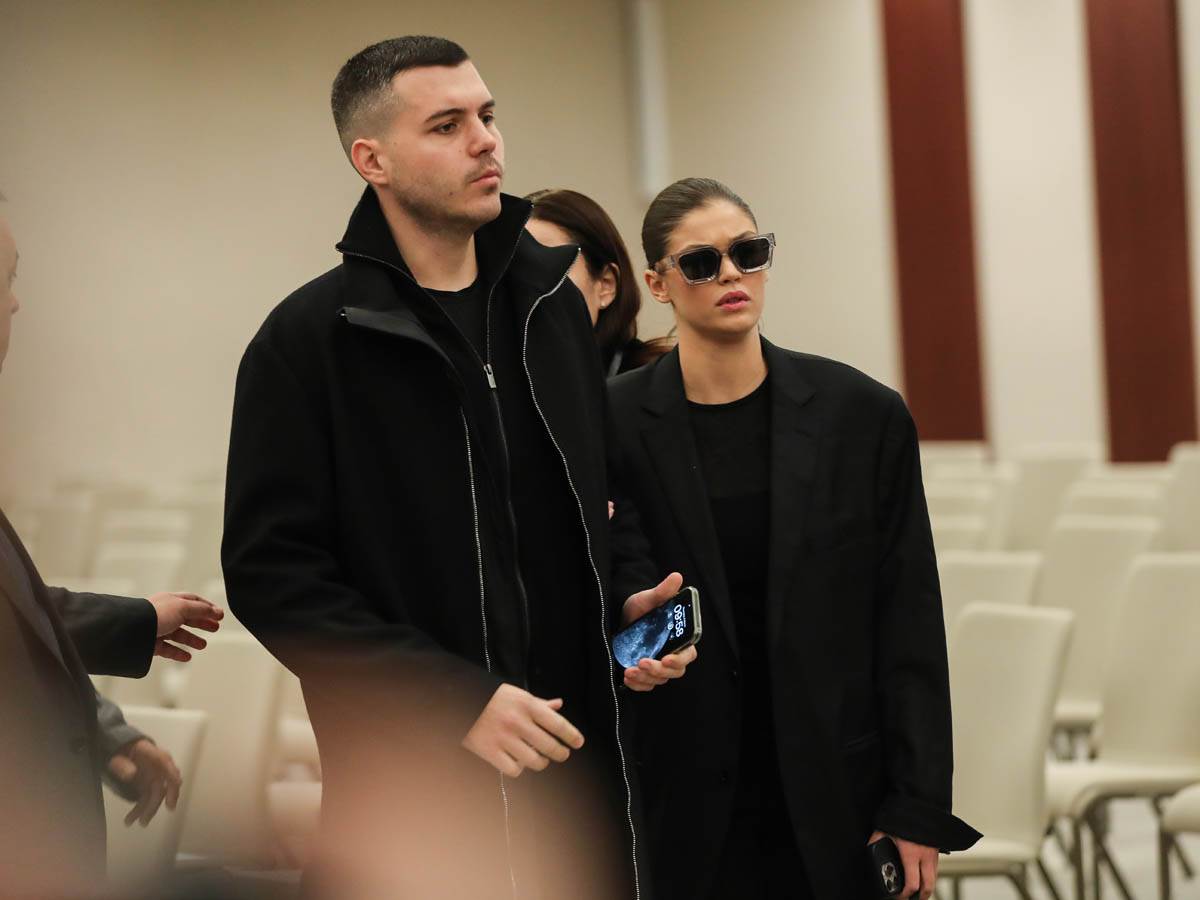  Brenin sin ostavio lijepu voditeljku? 