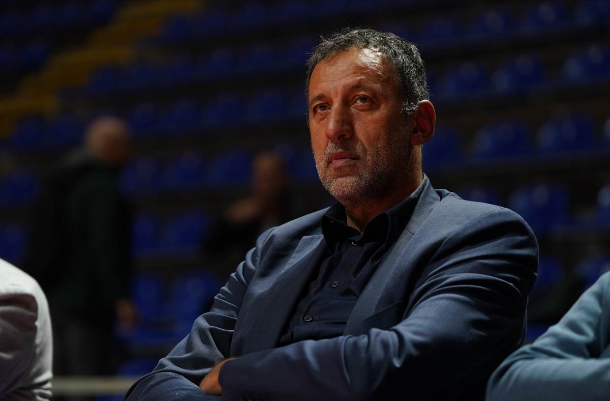  Oglasio se Vlade Divac zbog smrti slavnog košarkaša 