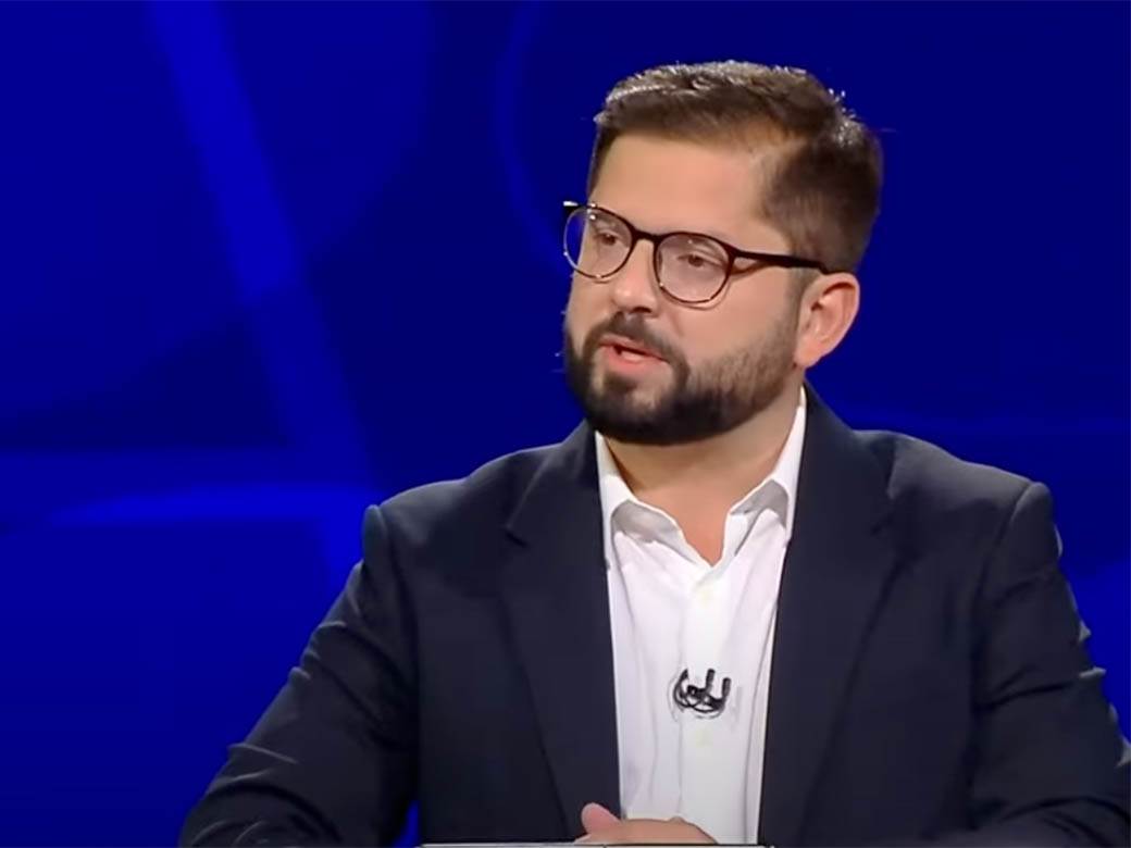  Neobičan ritual predsjednika Čilea Gabrijela Borića: Ne može da prestane ovo da radi, ljudi ga gleda 