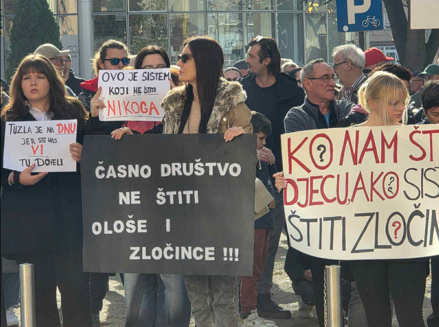  Tuzlaci na ulici: Protesti zbog požara u domu penzionera i zlostavljanja maloljetnica 