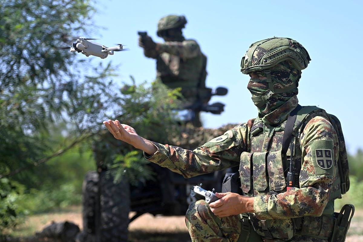  Maskirani Albanci sasuli 15 hitaca u blizini vojne baze Srbije 