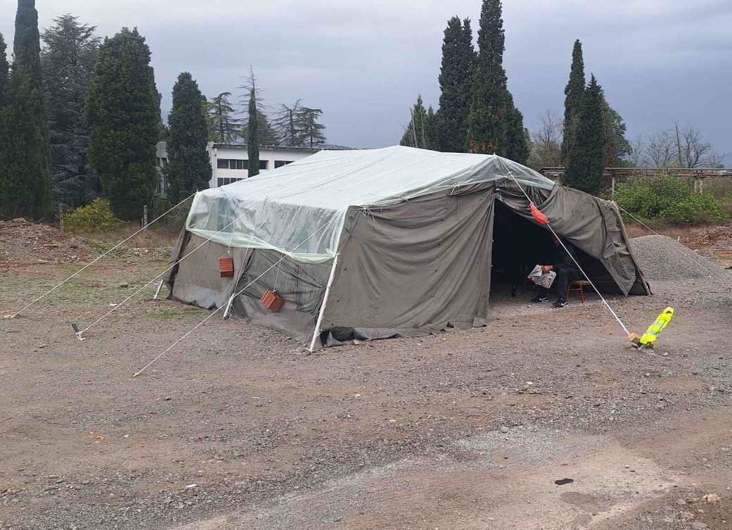  Botunjani demontirali jedan, pa postavili tri nova šatora 